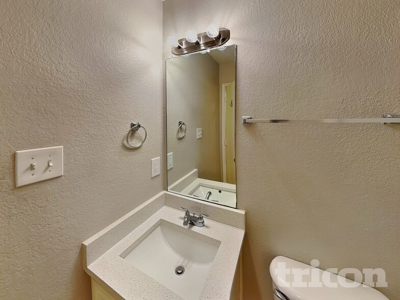 Building Photo - 2709 Star Ave