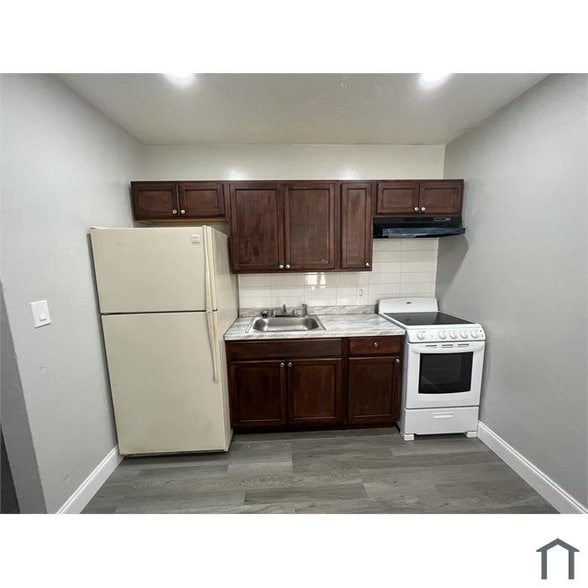 Building Photo - 1026 19th St S