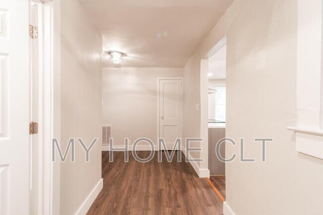 Building Photo - 1108 W Walnut Ave