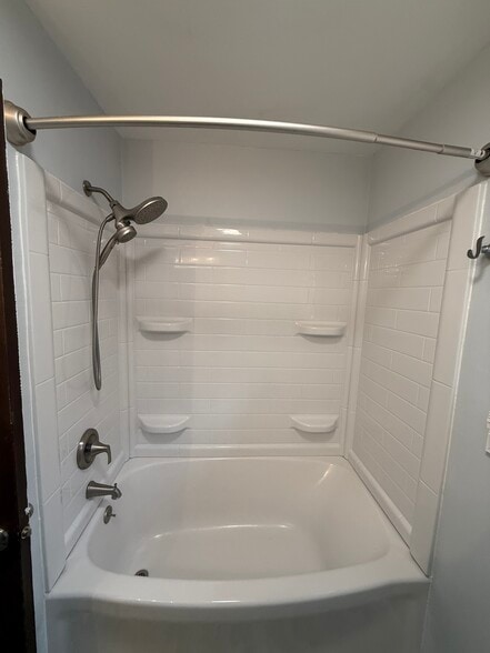 Bathroom - 1202 Knollcrest Dr