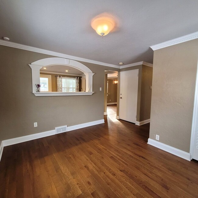 Building Photo - Upper St. Clair 4 Bedroom Home - In ground...