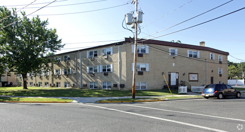 Primary Photo - Holly House Apartments