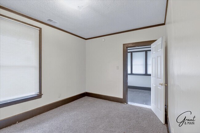 Building Photo - 58/60 Alger - FDR - T
