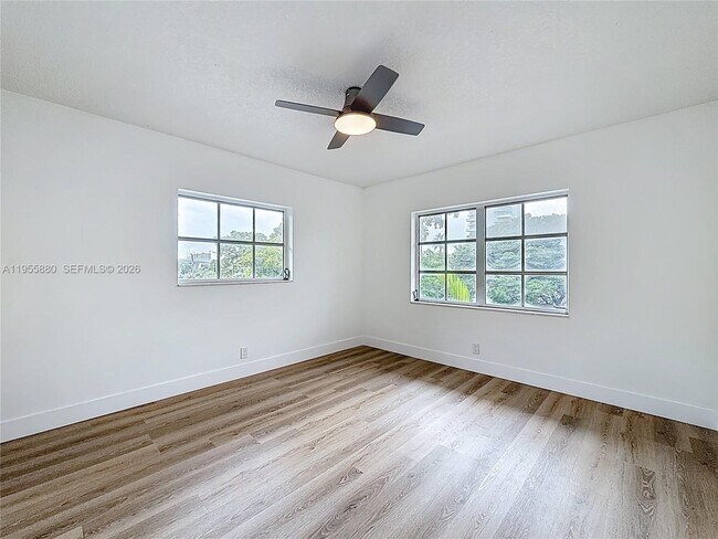 Building Photo - 2424 SE 17th St