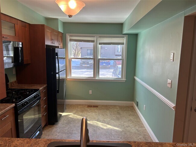 Building Photo - 135 W Nyack Rd