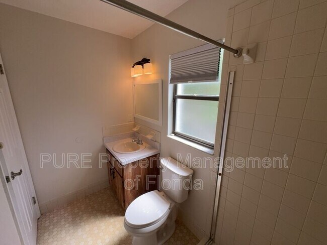 Building Photo - 9 Banyan Course Run