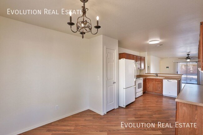 Building Photo - 1561 Maddison Cir