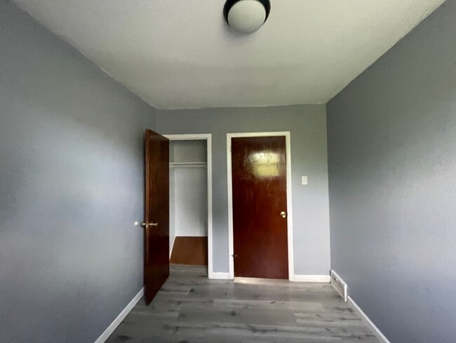 Building Photo - 3343 Fairdale Rd