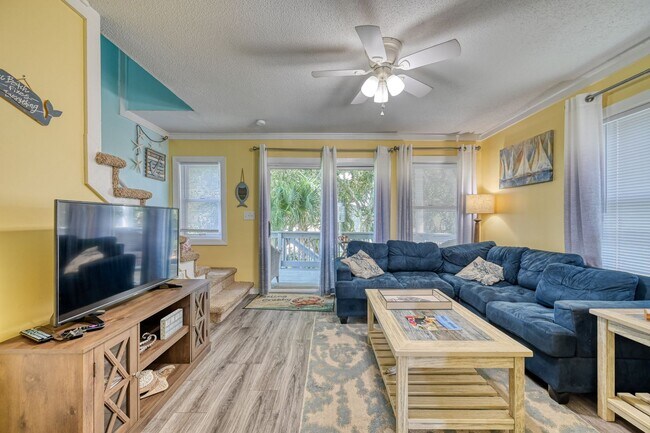 Building Photo - FULLY FURNISHED OFF-SEASON RENTAL STARTING MID-OCT