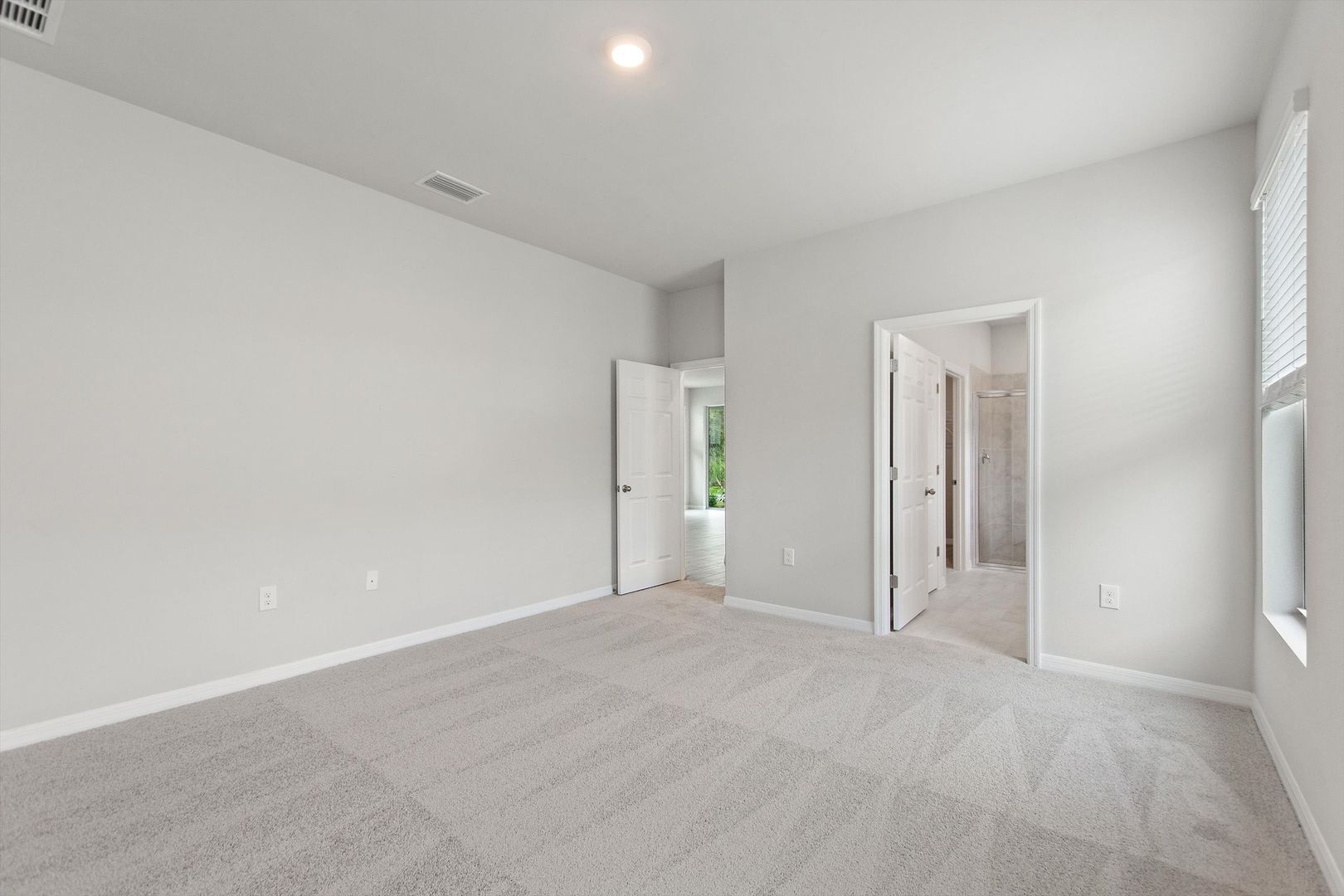 Building Photo - 708 Treehouse Ln