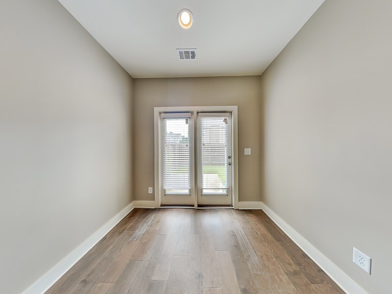 Building Photo - 6256 Hillandale Dr