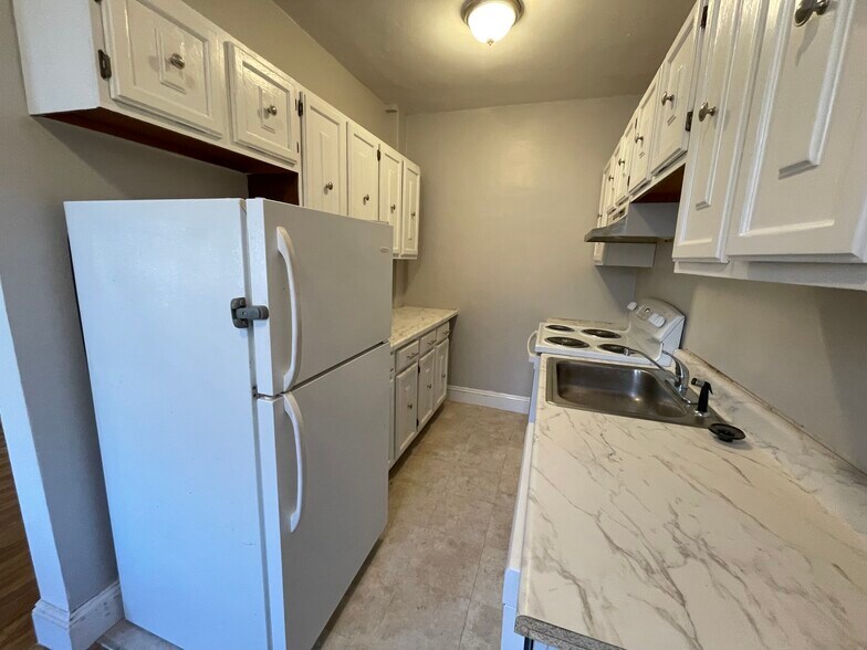 Building Photo - 52 Strathmore Rd