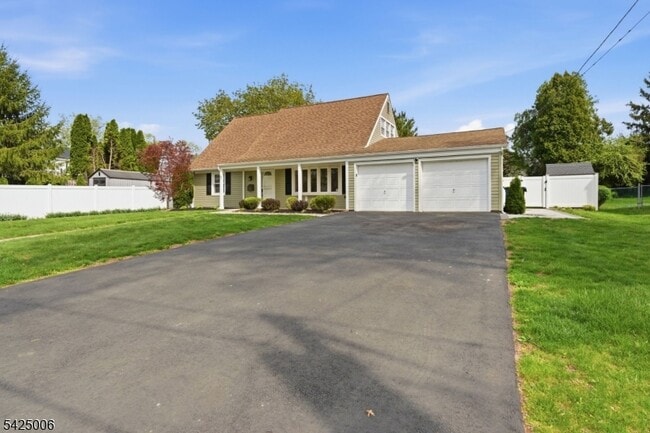 Building Photo - 3 Cypress Rd