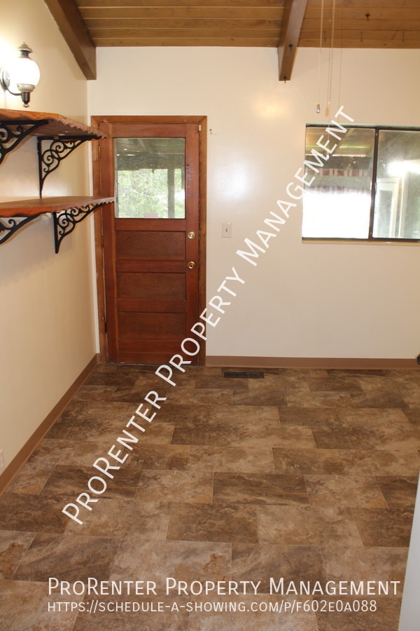 Building Photo - 415 N 400 E