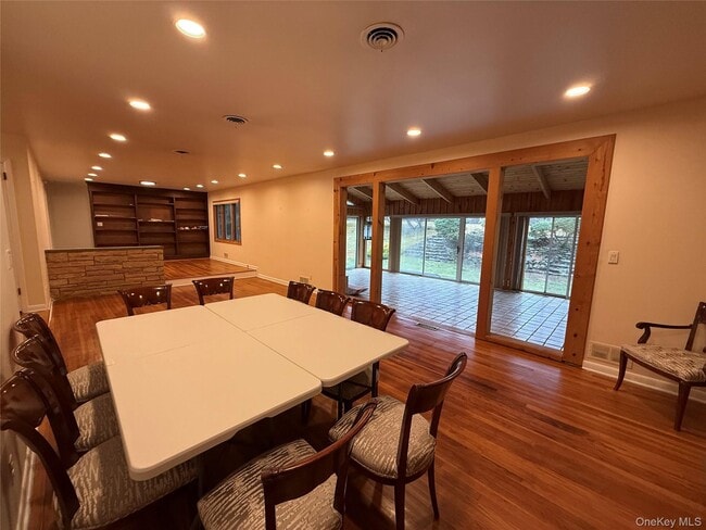 Building Photo - 12 East Pl