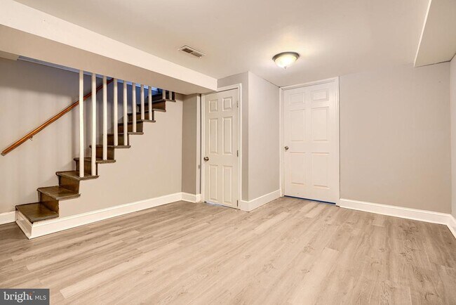 Building Photo - 165 Hampshire Rd