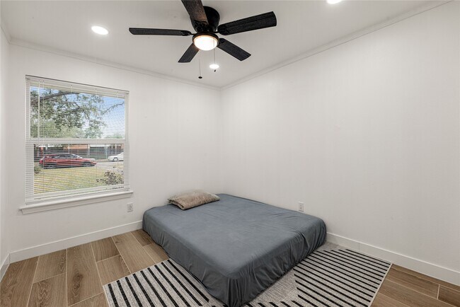 Building Photo - 3410 Tanglewilde St