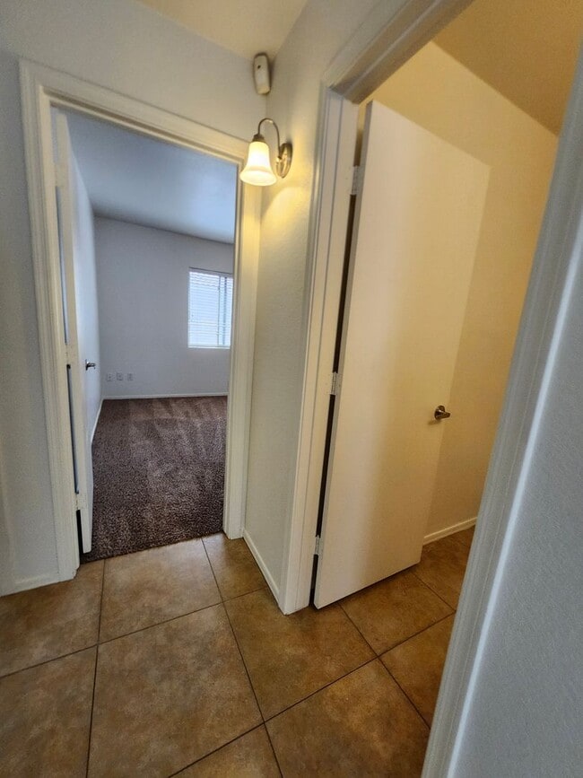 Building Photo - Beautiful Mountain Views! 3bedrom 2 bath