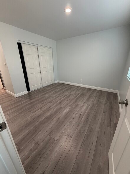 Building Photo - 1303 W 109th Pl