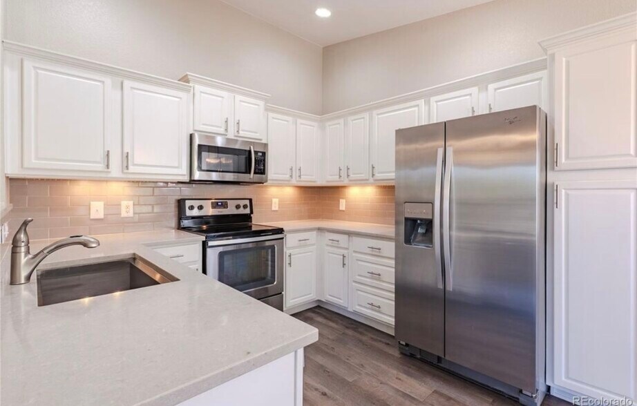 Primary Photo - 10030 E Carolina Dr