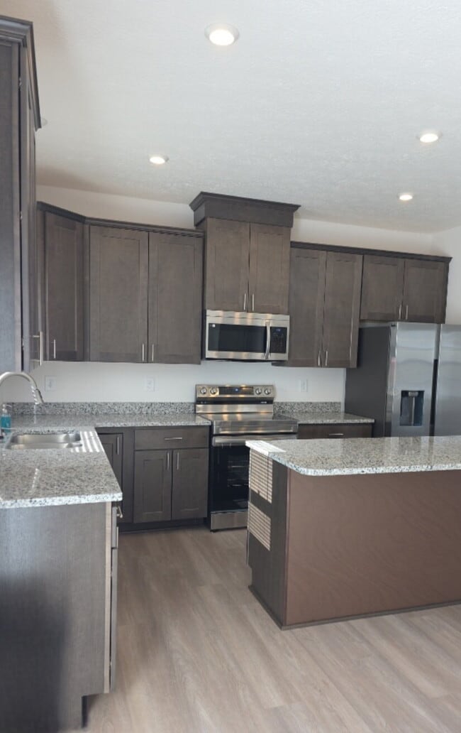 Building Photo - "Spacious 3-Bedroom Townhouse with 3 Full Baths in Columbus – 1856 Sq. Ft. of Comfort and Style!"