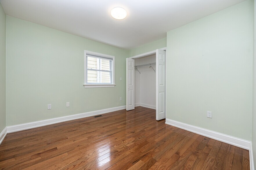 Building Photo - 1495 Hyde Park Ave