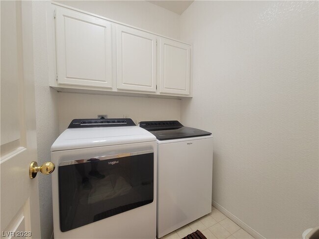 Building Photo - 2500 Wellworth Ave