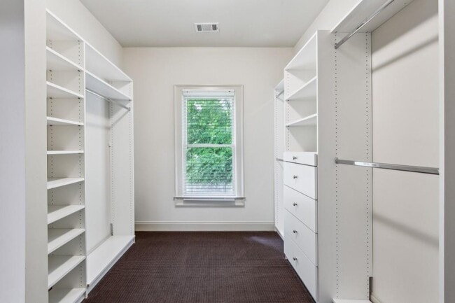 Building Photo - 1363 Sylvan Cir NE