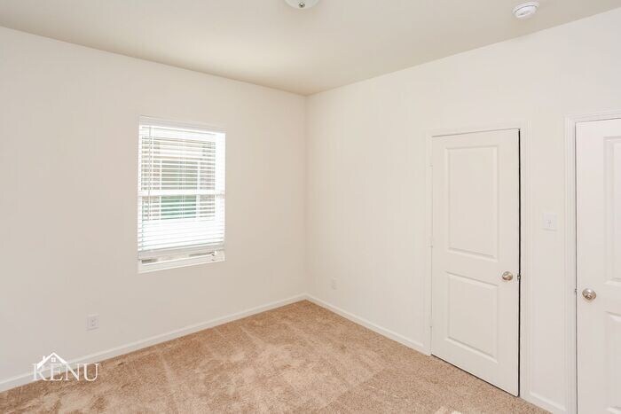 Building Photo - 710 Oakhurst Dr