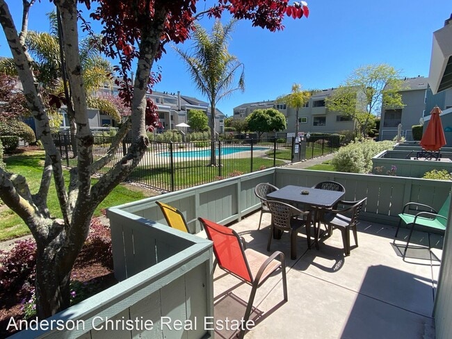 Building Photo - 2 br, 2 bath House - 1021 Via Tornasol