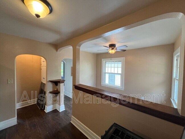 Building Photo - 411 9th St