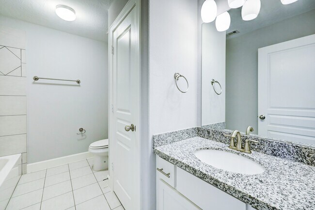 Building Photo - 1811 Wichita St