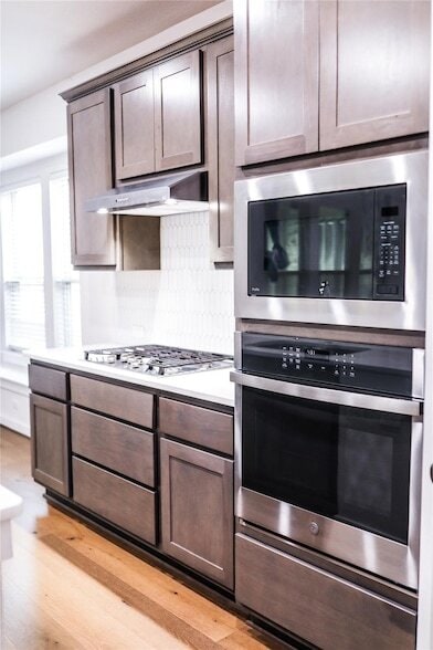 Building Photo - 112 Rosebush Dr