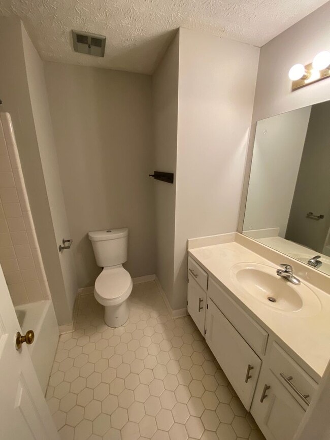 Building Photo - Townhome Available @ Sweetwater Condos!