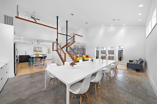 Building Photo - 1813 Crockett St