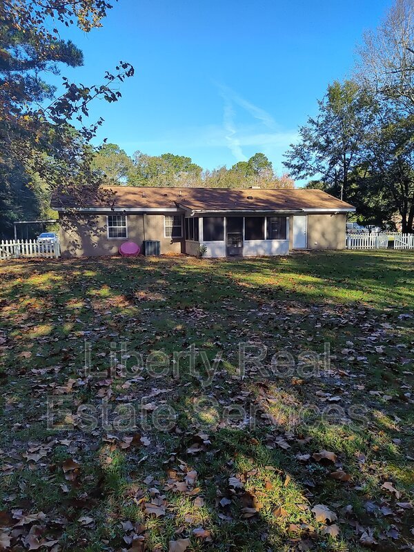 Building Photo - 3 Dogwood St