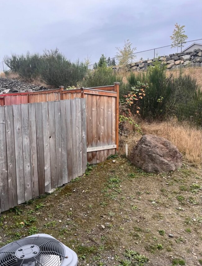 Building Photo - Fully Furnished Short-Term Rental | All Utilities Included |