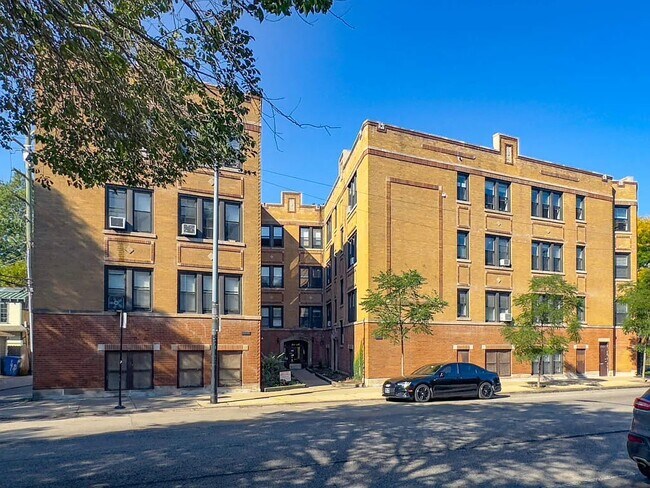 Building Photo - 4222 N Clark St