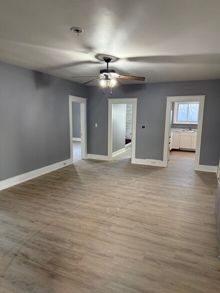 Building Photo - 552 S Main St