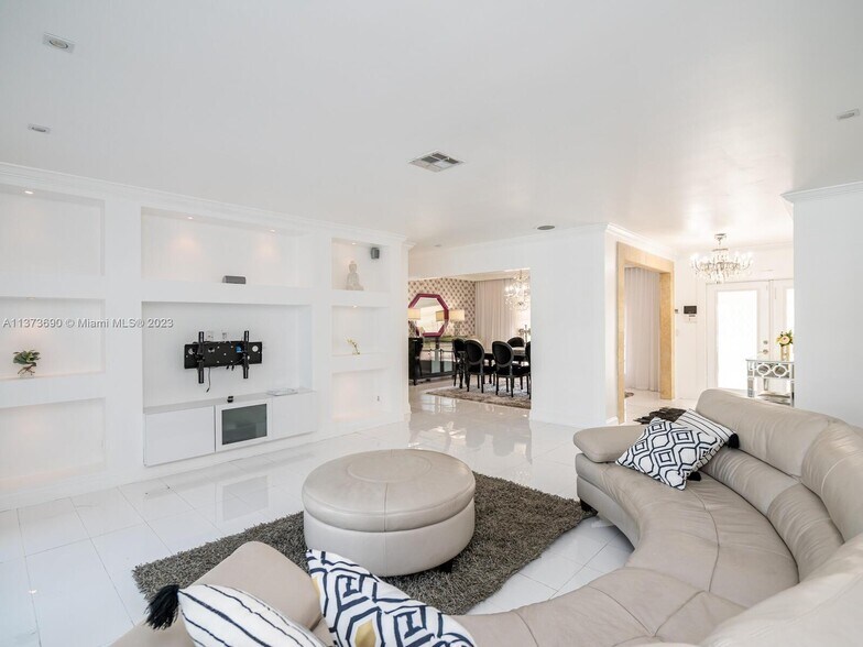 Building Photo - 3740 N 53rd Ave