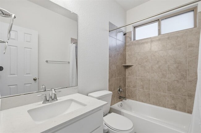 Building Photo - 3200 Hidalgo Loop