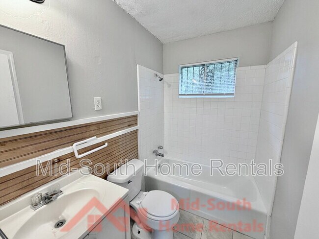 Building Photo - 474 Brockwood Cove