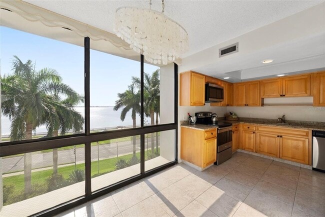 Building Photo - 3301 Bayshore Blvd