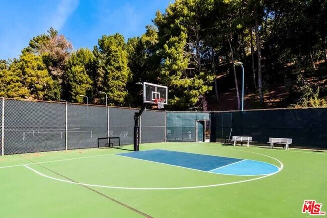 Building Photo - 2637 Angelo Dr