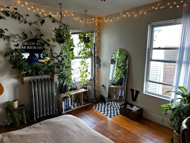 Building Photo - 40 Hooker St