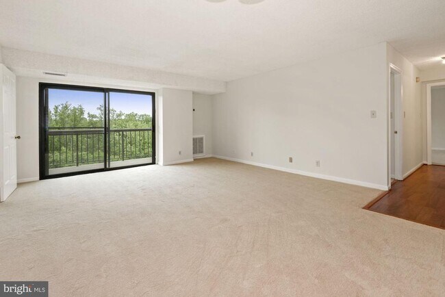 Building Photo - 3800 Powell Ln