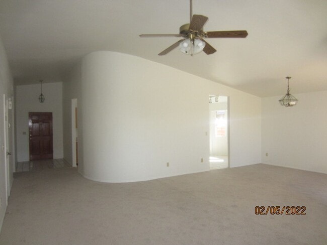 Building Photo - Comfortable & Attractive 3 Bedroom 2 Bath ...