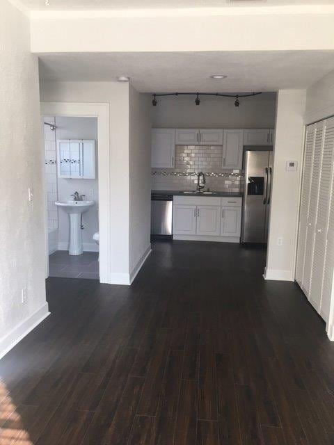 Building Photo - 407 S Melville Ave