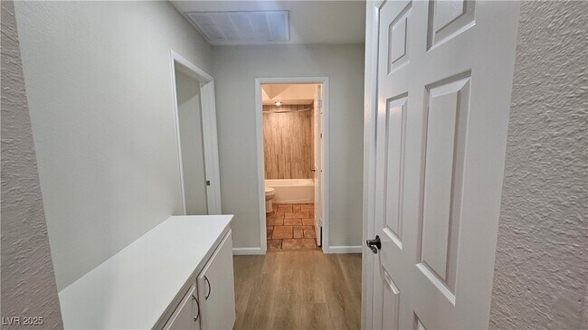 Building Photo - 3365 Othello Dr