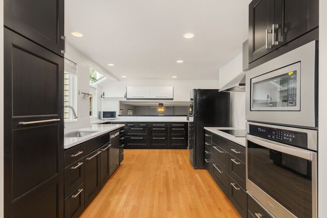 Building Photo - Spacious Education Hill Beauty